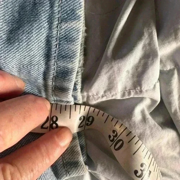 Urban Outfitters BDG size 31 high rise baggy petite distressed denim jeans. - Picture 10 of 10